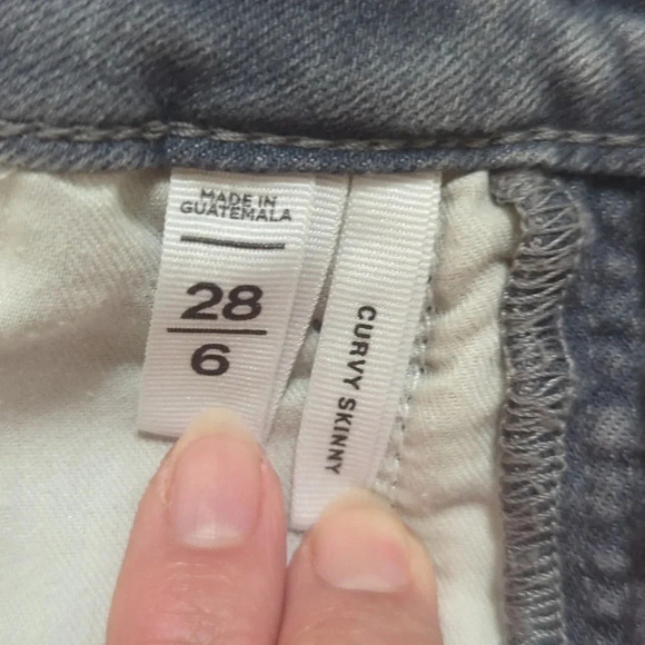 LOFT Fresh Cut Curvy Skinny Jeans, Color Light Wash Gray Size 6/28 - Picture 15 of 16